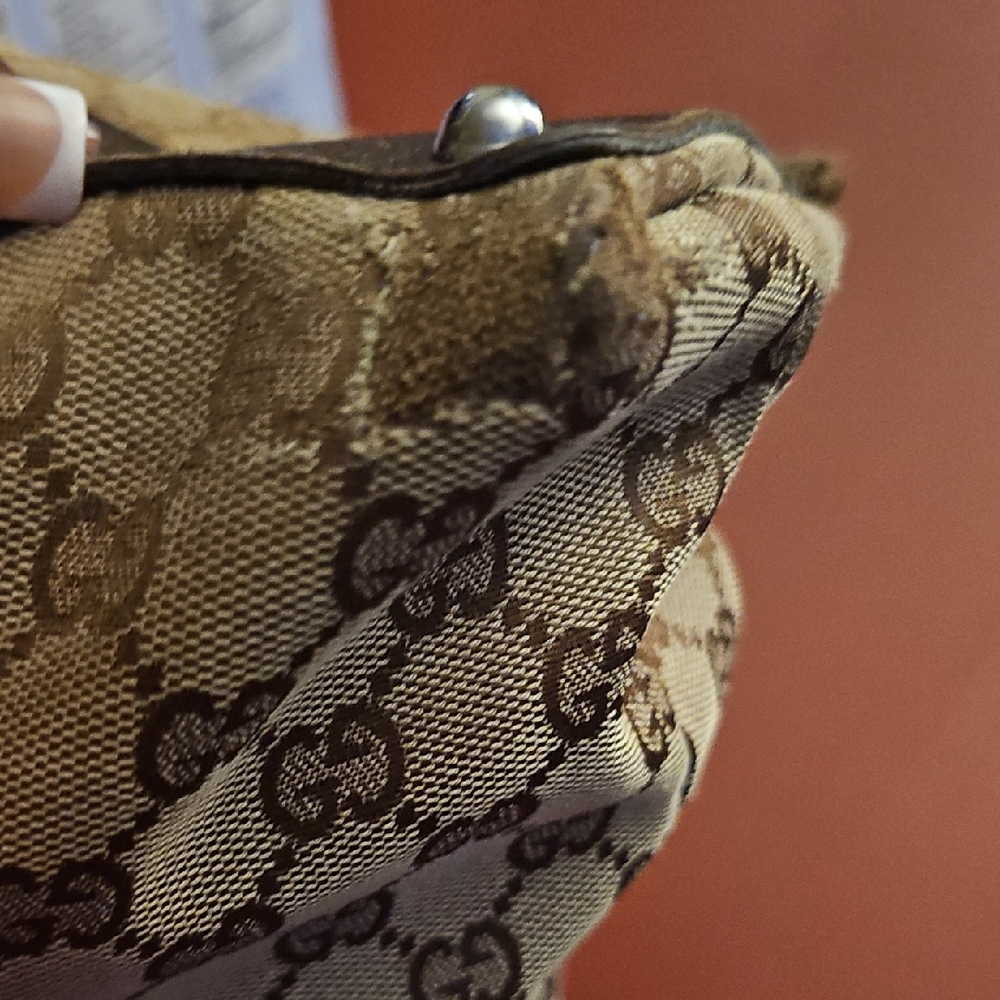Gucci Shoulder Bag with Iconic Pattern - Picture 6 of 9
